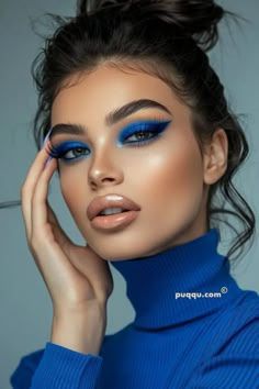 Galaxy Makeup Looks, Galaxy Makeup, Makeup Mistakes, Blue Eyeshadow, Make Me Up, Making Waves, Makeup Trends, Korean Makeup