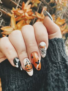 Nail Art For Halloween, Art For Halloween, Mouse Nails, Nightmare Before Christmas Nails, Halloween Nail Ideas, Hidden Mickeys, Cruise Nails