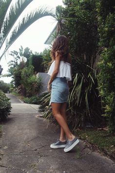 denim mini skirt, grey superga platform sneakers Superga Platform, White Linen Top, Denim Skirt Outfits, Style Inspiration Spring, Wardrobe Tips, Outfits Chic, Nice Style, My Wardrobe, Chic Fashion