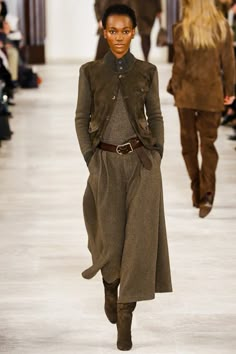 Ralph Lauren Fall 2016 | New York Fashion Week Minimalisticky Chic, Ralph Lauren 2016, Coat And Pants, Rok Outfit, Ralph Lauren Fall, Ralph Lauren Style, Mode Casual, 2016 Fashion