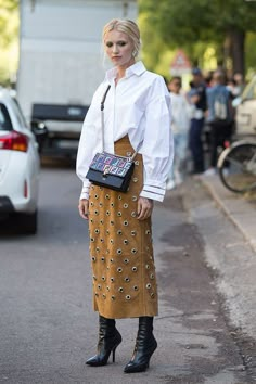 Minimalist Moda, Street Style Fall Outfits, Statement Skirt, Street Style 2017, Paris Mode, Looks Street Style, Fashion Weeks, Street Style Inspiration, Trend Fashion