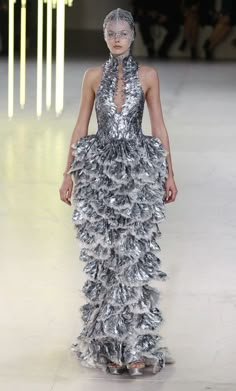 Mcqueen Couture, Alexander Mcqueen Couture, Mirror Dressing, Collection Couture, Sarah Burton, Bird Dress, Recycled Fashion, Feather Dress, Fantasy Fashion