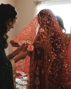 Big Indian Wedding, Big Fat Indian Wedding, Desi Aesthetic, Desi Wedding, Indian Aesthetic, Girl Running