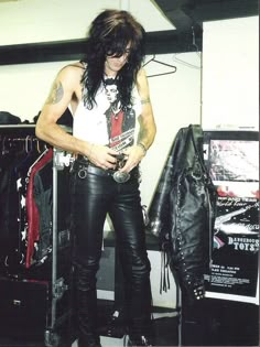 80s male look Kelly Nickels Aesthetic, 80s Glam Rock Fashion Men, 90 Rock Fashion, 80s Fashion Metal, 80s Rocker Outfit Men, 80s Glam Metal Aesthetic, 80s Rocker Aesthetic, 80s Rock Outfit Men, 80s Metal Outfits