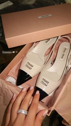 #fashion #miu #miumiu #miumiushoes #shoes #shoesaddict #blackandwhite Shoe Hacks, White Wedding Shoes, Luxe Style, Bride Clothes, Fashion Mistakes, Doll Shoes, Pretty Shoes