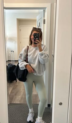 Back To School Athleisure Outfits, 2024 Gym Outfits Women, Cute Gym Fits Winter, Athleticwear Aesthetic, Amazon Athleisure Outfits, College Workout Outfit, Spin Class Outfit, Modest Workout Outfits