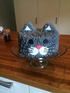 a cake that is shaped like a cat