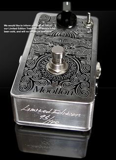 an old style guitar pedal sitting on top of a black surface with the words moloton printed on it