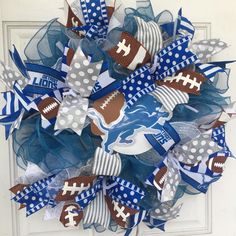 a wreath made out of mesh and footballs on the front door for an upcoming sports team