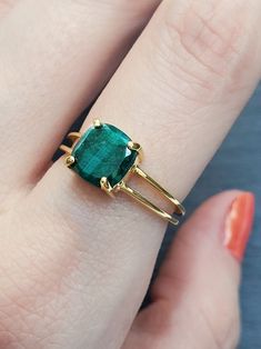 Emerald Double Band Ring Raw Emerald Double Band Ring Gold | Etsy Emerald Jewelry Ring, Emerald Ring Design, Raw Emerald Ring, Engagement Ring Raw, Stone Ring Design, Emerald Stone Rings, Double Band Ring, Neck Pieces Jewelry, Emerald Ring Vintage