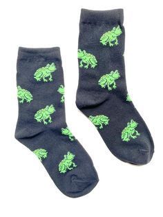 moJJa - Frog Kids' Socks - Unisex - Funky socks  Novelty crew socks for kids featuring a frog pattern. Available in Kids Ages 3-6 and Ages 7-10 Designed in Canada  Ethically Made in Korea  Produced using combed cotton Cotton reinforced heel & toe for maximum comfort  Awesome socks for your feet 85% Combed Cotton 10% Polyester 5% Spandex Shoe size (Canada/US) Age 3-6: shoe size: 8-13 Age 7-10: shoe size 1-5 Crazy Socks For Boys, Fun Socks For Kids, Socks Dinosaur, Fun Kid Socks, Cheap Fun Socks With Character Print, Funky Socks, Crazy Socks, Kids Socks, Cool Socks