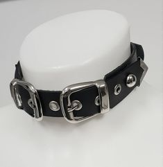 Black Collar Choker, Cool Chokers, Gothic Belts, Emo Choker, Punk Goth Aesthetic, Dog Collar Choker, Goth Collar, Collar Aesthetic, Belt Choker