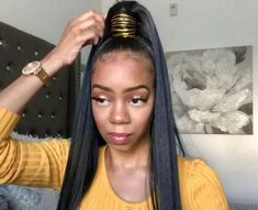 How to get the perfect chic ponytail in 4 easy steps Genie Ponytail Weave, High Weave Ponytail, Genie Ponytail, Braided Ponytail Weave, Ponytail Weave, Messy Ponytail Hairstyles, Slick Ponytail, Chic Ponytail, French Braid Ponytail