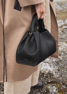 Polène | Sac - N°9 - Noir Cloud Bag, Stylish Handbags, Unique Bags, Shoulder Messenger Bag, Square Bag, Chain Bags, Bago, Sling Bag, Purses And Handbags