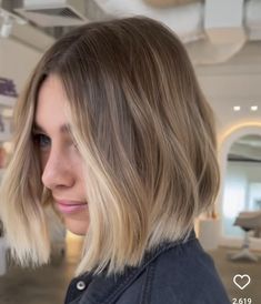 Bronde Balayage Short Hair Bob, Beige Balyage Short Hair, Short Hair Brown To Blonde, Light Brown Bob With Money Piece, Bob With Partial Highlights, Light Brown Lob With Highlights, Beige Bob Hair