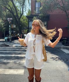 Aries Outfits, Cutesy Clothes, Summer City Outfits, Nyc Fits, Countryside Style, Spring Inspo, 2024 Outfits, Picture Inspiration