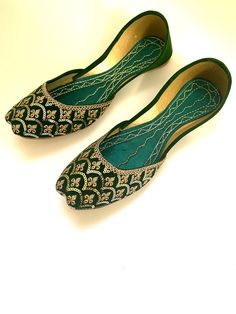 Beautiful green suede base with  brown sequence work to top off the sparkle. Punjabi Jutti, Sequence Work, Dec 12, Green Suede, Womens Flats, Outfit Of The Day, Slip On, Women Shoes, Etsy Uk