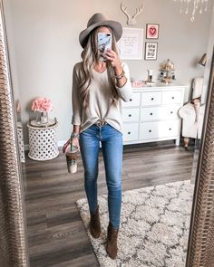 Outfit Selfie Ideas, Ideas For Jeans, Winter School Outfits, Outfit Ideas Jeans, Popular Fall Outfits, Belt Ideas, Comfy Fall Outfits, Outfit Selfie, Front Tuck