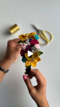 Pines, prendedores y accesorios en tela. on Instagram: "✨La magia de crear nuestra Balaca Popurrí Floral✨🩷" February 1, Floral