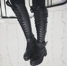 Pocket Boots, Goth Shoes, Mode Editorials, Motorcycle Boots, Edgy Outfits, Goth Fashion, Boots Outfit