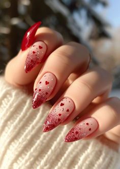 Ano Novo pede unhas com muito brilho e elegância Pink Ombre Nails, Heart Nail Art, Gel Nails Diy, Glow Nails, Trendy Nail Design, Festival Nails, Xmas Nails