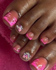 DETROIT NAIL TECH🫧💕 on Instagram: "Loveee💖  Category: Inspo Toes + Inspo nail set💕 $175+  Have you entered the slay room yet?! If not openings this week!!🌸  $15 deposit required!  #detroitlashtech #michigannails #michiganhair #michiganlashes #detroitnails #detroithair #detroitmua #detroitmakeup #Michiganmakeup #detroitbraider #michiganbraids #calinails #miaminails #southbeach #carolinanails #atlantanails #boujeenails #nailinspo #nailart #xxlnailssquare #glamandglits #promnails #ombrenails #milkbathnails #moneynails #houstonnails" Nails On Feet Ideas, Shorties Nails And Toes Set, Toe Nails Ideas 2024, Toe Nail Acrylic Designs, Y2k Toe Nail Designs, Gel Toes Toenails, Toe Nail Colors Black Women, Y2k Toenails