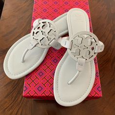 Tory Burch Brand New- Never Worn Size 8 Color Seltzer Tory Burch Britten, Tory Burch Sandals Outfit, Tory Burch Bubble Slides, White Tory Burch Sandals, Tory Burch Shoes Flats, Tori Burch Sandals, Tory Burch Sandals White, Cute Shoes Boots, Tory Burch Outfits