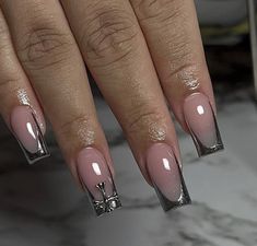 Concert Nails Acrylic, Beyonce Nails Inspiration, Chrome Nails Designs Short, Chrome Cross Nails, Nails For Concert, Concert Nails Ideas, Nail 2023 Spring, Beyonce Nails, Spring Nails Inspiration