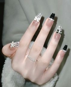 Nails Inspiration Black, Tips Acrylic Nails, Cute Easy Nail Designs, Nail Glue Gel, Dior Nails, Classy Nail Art Ideas, Press On Nails Long, Chanel Nails, Asian Nails