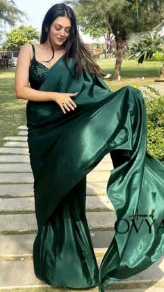 Samiksha Jaiswal, India Outfits, Saree Satin, Stylish Saree, Sarees For Girls, Saree Wearing Styles, Simple Saree Designs, It Professional, Indian Sari Dress