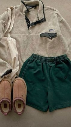 Granola Outfits, Surfergirl Style, Look Adidas, Skandinavian Fashion, Cooler Look, Mode Inspo, 가을 패션, Outfit Inspo Fall, Mode Inspiration