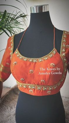 Royal Blouse Designs Indian, Maggam Work For Pattu Blouse, Blouse Designs For Traditional Saree, Broket Blouse Designs Latest, Saree With Corset Blouse, Back Zip Blouse Design, Red Color Blouse Designs Latest, Royal Blouse Designs, Trendy Front Neck Blouse Designs