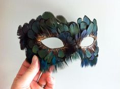 Diy Masquerade Mask, Peacock Mask, Masquerade Mask Diy, Masquerade Outfit, The Mask Costume, Feather Diy, Feather Mask, Mask Masquerade