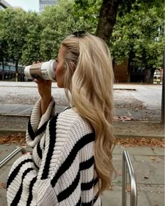 Cute Hairstyles Blonde Hair, Classy Girl Aesthetic Outfit, Blonde Styled Hair, How To Take Good Pictures For Instagram, Blonde Hair Inspiration Long, Day In The Life Aesthetic, Winter Hair Ideas, Blond Long Hair, Aesthetic Hair Styles