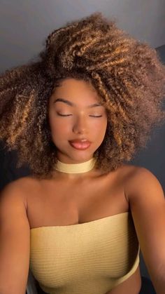 Curl Bob, African American Women Hairstyles, Curly Afro Wig, Curly Hair Photos, Natural Hair Care Tips, Blonde Curls