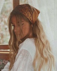 Taryncore Aesthetic, Cowgirl Hippie Aesthetic, Kauai Fashion, Cutesy Hairstyles, Heart Shaped Face Hairstyles, Brunette Hairstyles, Hair Inspired, 2022 Style, Modesty Outfits