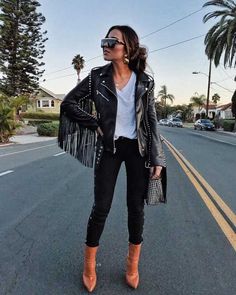 Glamour Cowgirl, Fringe Jacket Outfit, Leather Jacket Outfit Ideas, Gabby Barrett, Jacket Outfit Ideas, Chic Cowgirl, Hippie Rock, Fringe Clothing, Leather Jacket Outfit