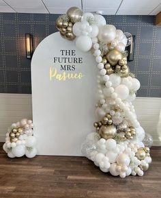 a white and gold balloon arch with the words'the future mrs prince'on it