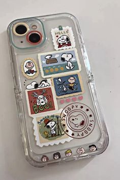 Snoopy Snoopy Gift Ideas, Snoopy Phone Case, Phone Case With Stickers, Iphone 15 Pro Max Case, Clear Phone Case Inspo, Phone Cases Clear, Iphone Cases Aesthetic, Sticker Phone Case