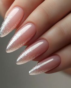 Beach Wedding Guest Nails, Elegant Nails Ideas Classy, Ombre With Glitter Nails, Nail Trends 2025, Milky Nails With Glitter, Nails 2025 Trends, Manicure Wedding Nails, Elegante Nail, Nails Inspo Simple