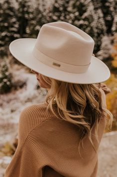 Wide Brim Hats for Women - Trendy Hat Styles | ROOLEE Monroe Hat, Looks Country, Felt Cowboy Hats, Women Hats Fashion, Trendy Hat, Fashion Cap, Fall Inspiration, Colour Board, Outfits With Hats