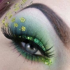 Green Eyes Pop, Fantasy Make-up, Gold Eyeliner, Day Makeup Looks, St Paddys, St. Patricks Day, Green Eyeshadow