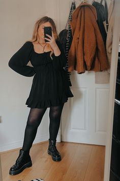 Formal Casual Black Outfit, Black Clothes Aesthetic Plus Size, All Black Casual Outfit Plus Size, Mid Size Dark Fashion, Grunge Winter Outfits Plus Size, Llymlrs Outfit, Mum Tum Outfit, Fashion Inspo Plus Size, Mid Size Dress Outfit