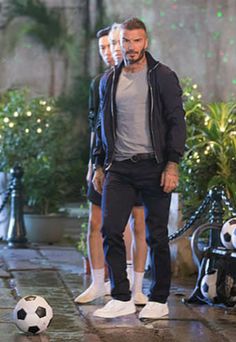 Best Dressed Man Casual, David Beckham Casual Outfits, David Beckham Casual Style, David Beckham Summer Style, Gary Fashion, 40 Year Old Mens Fashion, David Beckham Fashion, David Beckham Casual