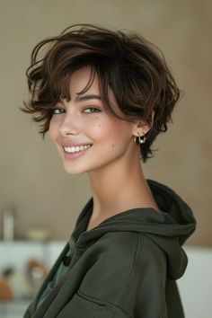 Side Parting Short Hair, Pixie Hairstyles For Thinning Hair, Side Cut Hairstyles Woman, Women Short Hair Pixie, Short Hair Hairstyles Curly, 2024 Short Hair, Cool Bob Haircut, Short Feminine Hair, Pixie Hairstyle Women