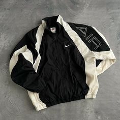 Nike Air Vintage, Dress Code Outfits, Code Outfit, Vintage Nike Jacket, Dress Code Casual, Outfit Inspo Casual, Guys Clothing Styles, Nike Vintage, Cool Outfits For Men