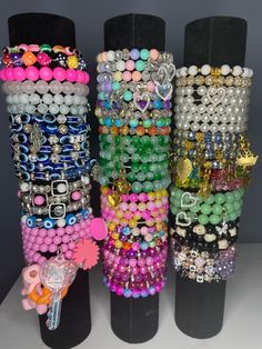 Black Girls Dream Stuff, Bracelet Business Aesthetic, Stretch Bracelets Ideas Color Combos, Glass Bead Bracelet Ideas Aesthetic, Crystal Bead Bracelet Ideas, A Lot Of Bracelets, Bracelets Business, Bracket Ideas, Making Beaded Jewelry