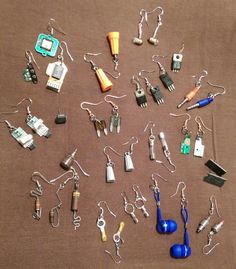 many different types of earrings are arranged in a circle on the floor, including telephones and ear phones