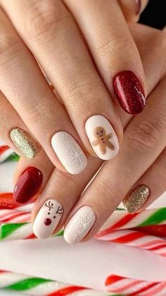 Gelish Nails Winter, Nail Art Winter 2023, Chistmas Nails 2022, Gel Nail Christmas, Christmas Nails Nail Art, Nails Christmas 2022, Xmas Nails Simple, Nails Winter 2022, Nails Ideas For Christmas