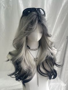 Two Toned Hair Color Ideas, Highlight Dark, Pretty Hair Cuts, Cute Wig, Cool Hair Designs, Hair Inspiration Long, Dyed Hair Inspiration, Cosplay Hair, Hair Inspiration Short